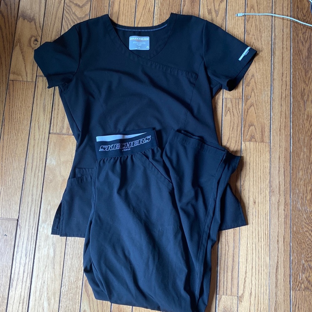 Black sketchers medium scrub set